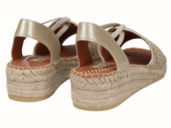 2299 Loana Camello_3.jpg